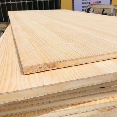 480-550kg/m3 Τρία στρώματα Radiata Pine Board Σκληρό ξύλο υλικό για άλλους Δυνατότητα λύσης έργου