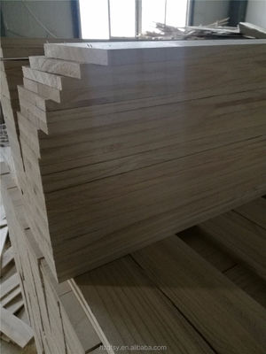 Περιεκτικότητα σε υγρασία 8%-12% FSC πιστοποιημένη επιφάνεια Paulownia για οικολογική κατασκευή