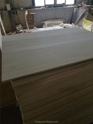 Περιεκτικότητα σε υγρασία 8%-12% FSC πιστοποιημένη επιφάνεια Paulownia για οικολογική κατασκευή
