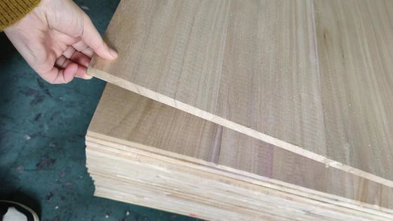 Περιεκτικότητα σε υγρασία 8%-12% Σκληρό ξύλινο φύλλο Paulownia ξύλο M3 για διακόσμηση γραφείου