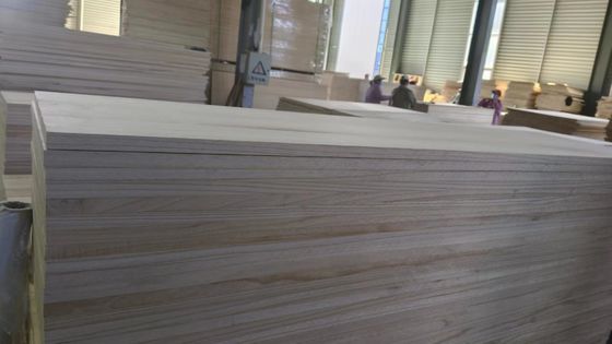 Περιεκτικότητα σε υγρασία 8%-12% Σκληρό ξύλινο φύλλο Paulownia ξύλο M3 για διακόσμηση γραφείου