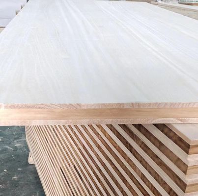 480-550kg/m3 Τρία στρώματα Radiata Pine Board Σκληρό ξύλο υλικό για άλλους Δυνατότητα λύσης έργου