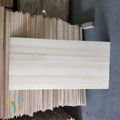 Έπιπλα από πεύκο με πυκνότητα 480-550 kg/m3 και περιεκτικότητα σε υγρασία 8%-12%