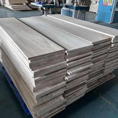 Προσαρμοσμένη πλάκα 2440x1220 ή 1200x600 από στερεό ξύλο με περιεκτικότητα σε υγρασία 8%-12%